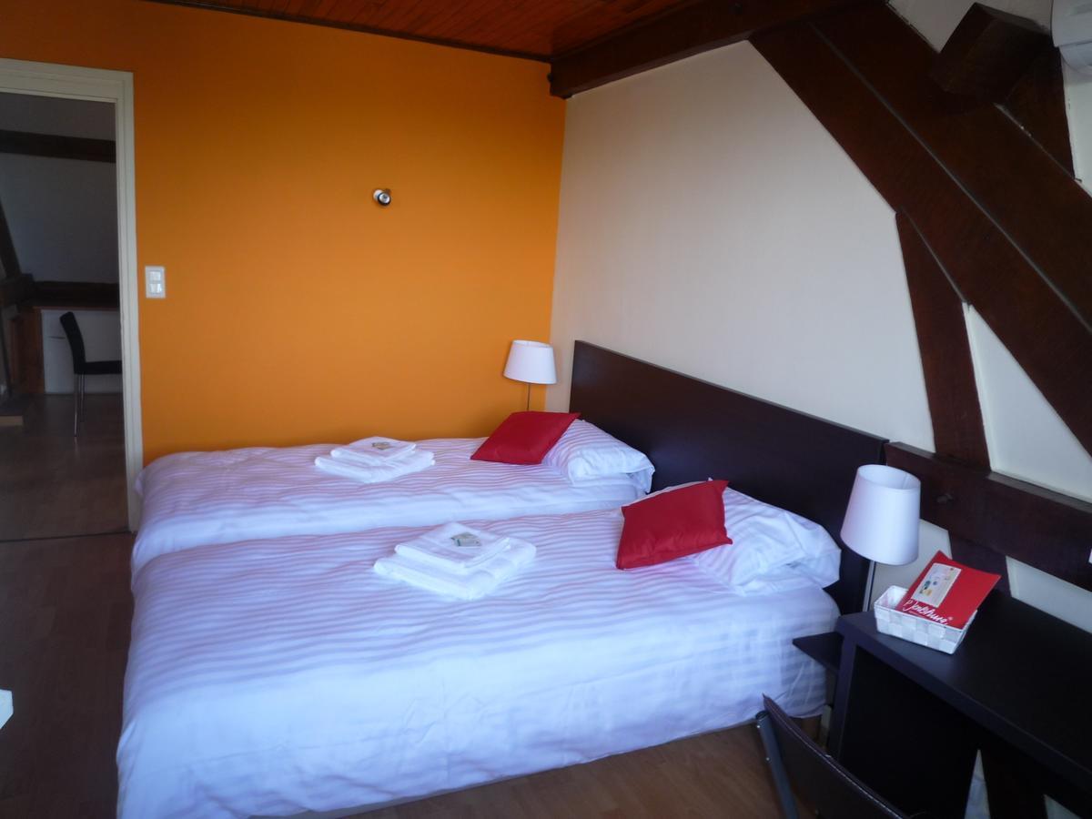 La Maison Des Bonheurs Bed & Breakfast Rillieux-la-Pape Exterior photo