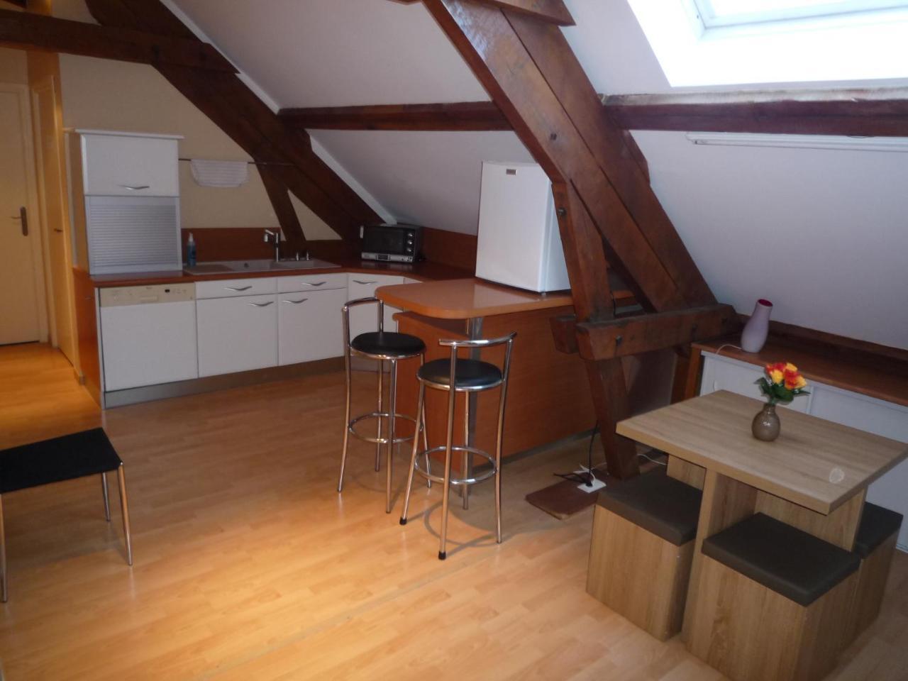 La Maison Des Bonheurs Bed & Breakfast Rillieux-la-Pape Exterior photo